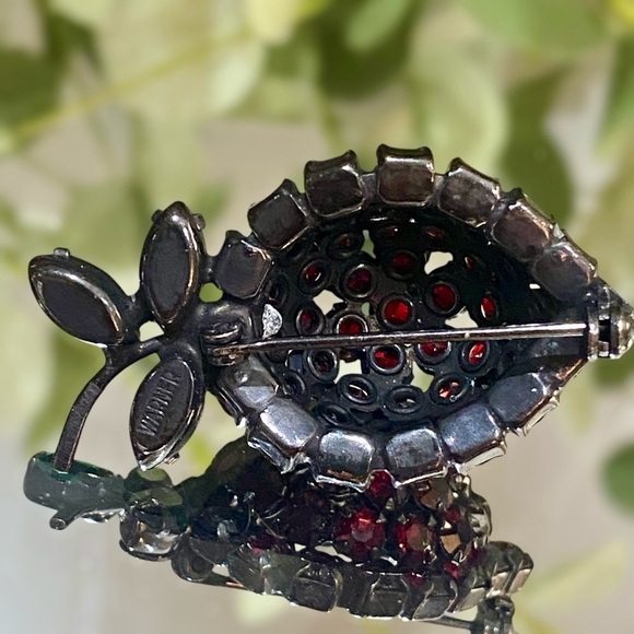 Vintage Estate Warner Ruby Red Rhinestone Brooch Japanned Black Strawberry - Picture 4 of 6